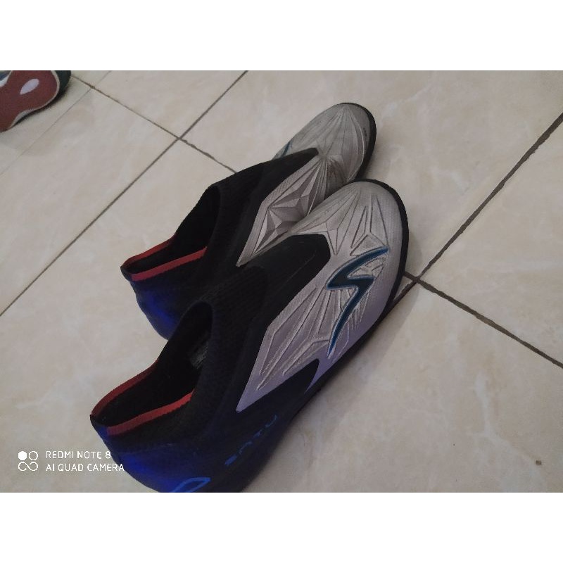 sepatu futsal specs ls satu