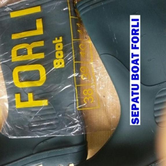 Sepatu boat panjang / sepatu karet