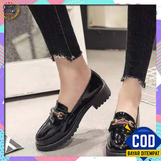 Docmart Sandal Flat Mewah Remaja Kasual Kekinian Branded Bisa Cod Kuliah Wanita Kasual Terbaru 2022 