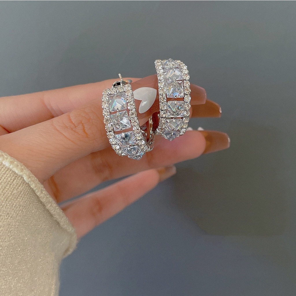 Anting Stud Bentuk C Hias Kristal Bahan Zirkon Gaya Korea Minimalis Untuk Wanita