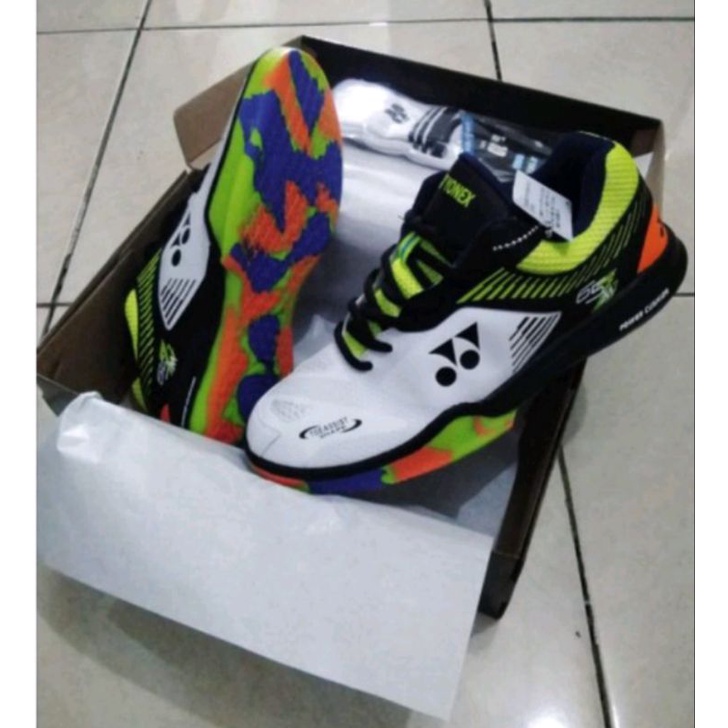 Sepatu bulu tangkis / Badminton Yonex