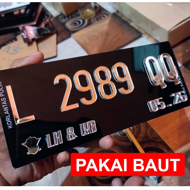 Plat Motor Crome Akrilik Baut Hitam Putih