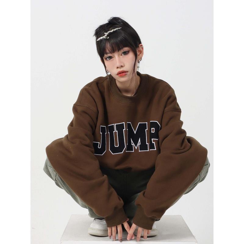 JUMPNEXT Guochao merek American retro suede patch bordir huruf musim dingin plus beludru longgar pasangan sweater leher bulat