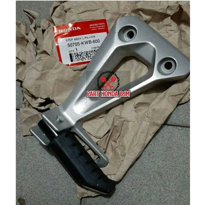 50705-KWB-600 STEP BELAKANG KIRI BARSTEP SET BELAKANG REVO 110 BLADE 110