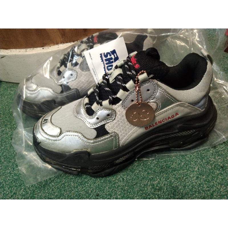 Sepatu branded second Balenciaga Triple S Tabung uk 41 nyaman pakai di 40 41