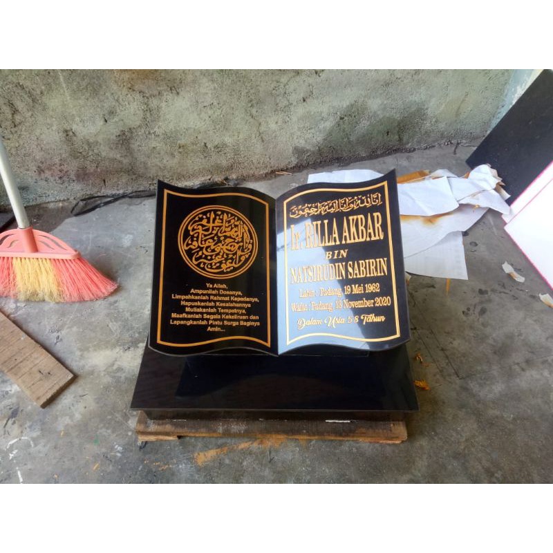 Nisan Kuburan Buku
