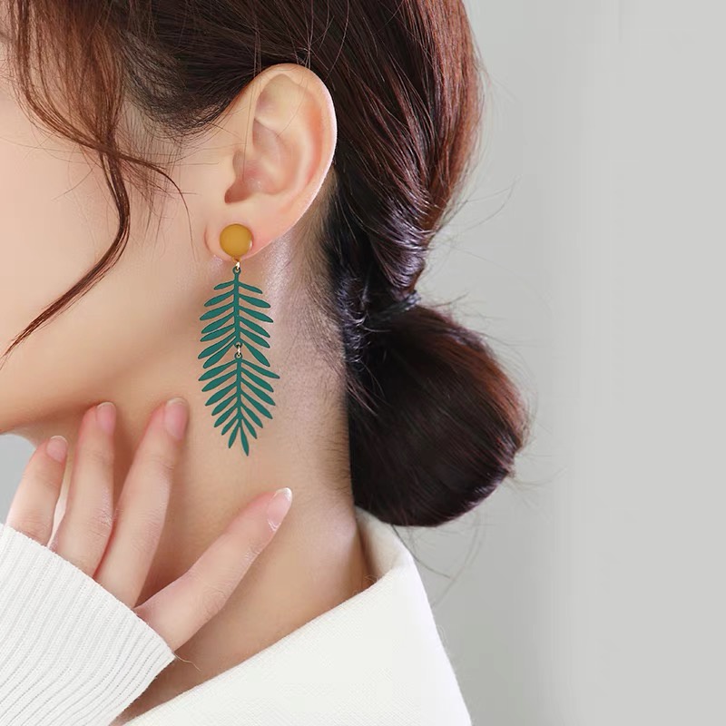 Anting 925 Silver Needle Bentuk Daun Hijau Gaya Retro Korea Hong Kong