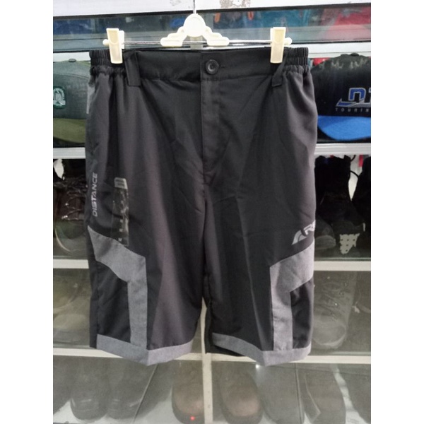 CELANA PENDEK DISTANCE