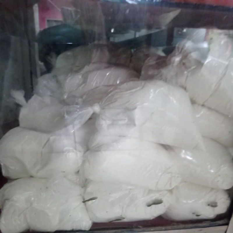 

Tepung terigu/ Terigu Lencana Merah
