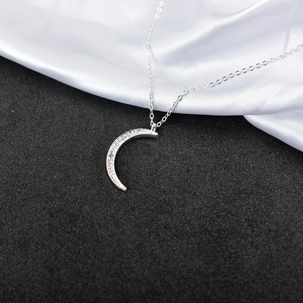 Kalung Rantai Choker Liontin Bulan Sabit Hias Kristal Besar Warna Silver Untuk Wanita