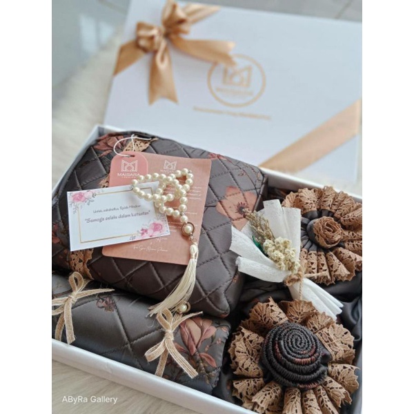 

Hampers White Box Maisara Premium