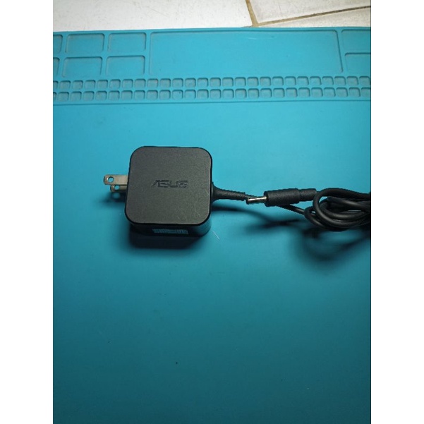 ac adaptor asus 12v -1,5a model ad2036321