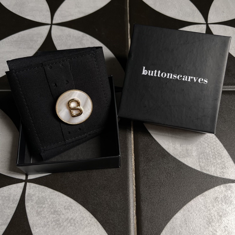 [ PRELOVED ] BUTTONSCARVES WHITE SHELL BROOCH