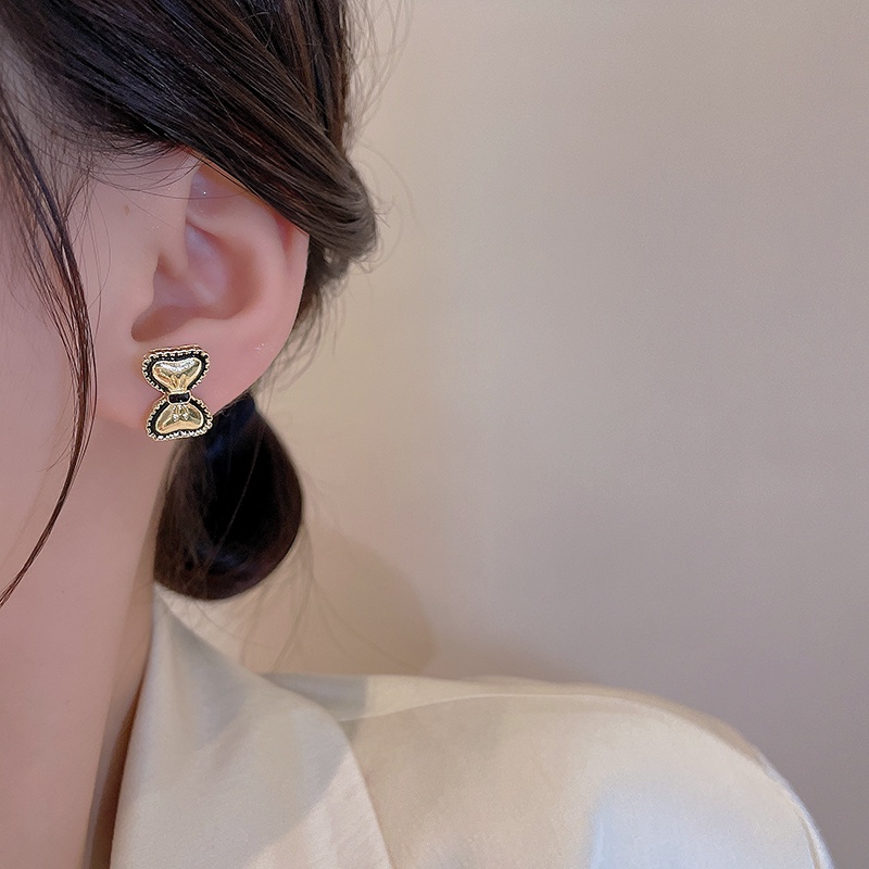 Anting Tusuk Model Pita Simpel Gaya Vintage Untuk Wanita