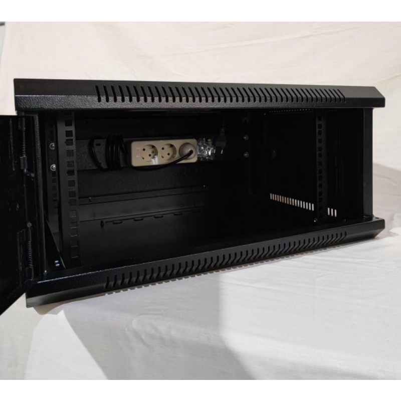 Rak Server / Rak Wallmount 4U uk 60x45x28cm