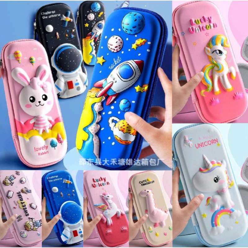 

Kotak Pensil 3D PREMIUM Tempat Pensil Timbul Karakter Lucu Tempat Penyimpanan Alat Tulis Anak Import- Tepak Pencil Bolpen Pena Bolpoin Pulpen Karakter Motif Imut Cute Murah Bagus / Tas Mini Box Pouch Bag Peralatan Tulis Anak-Anak Sekolah Terlaris Termurah