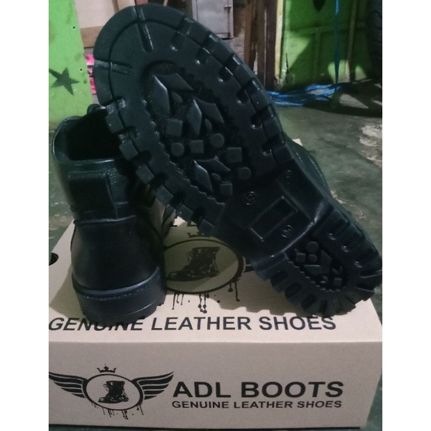 SEPATU SAFETY KULIT ASLI OUTSOL KARET KUAT DAN DI JAHIT SEKELILING