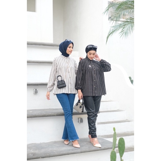 Ounadoutfit Monocrome salur blouse | atasan salur wanita | kemeja salur wanita | atasan wanita | blouse motif busui | outfit ngantor | baju salur wanita