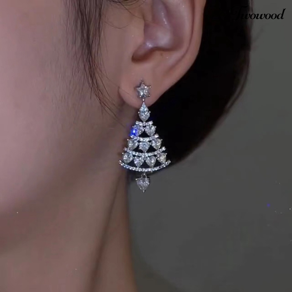 1 Pasang Anting Berlian Imitasi Bentuk Pohon Natal Bahan Stainless Untuk Wanita