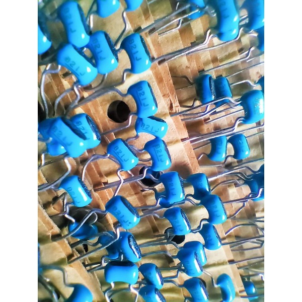 capasitor 821pf 100v asli ori vishay