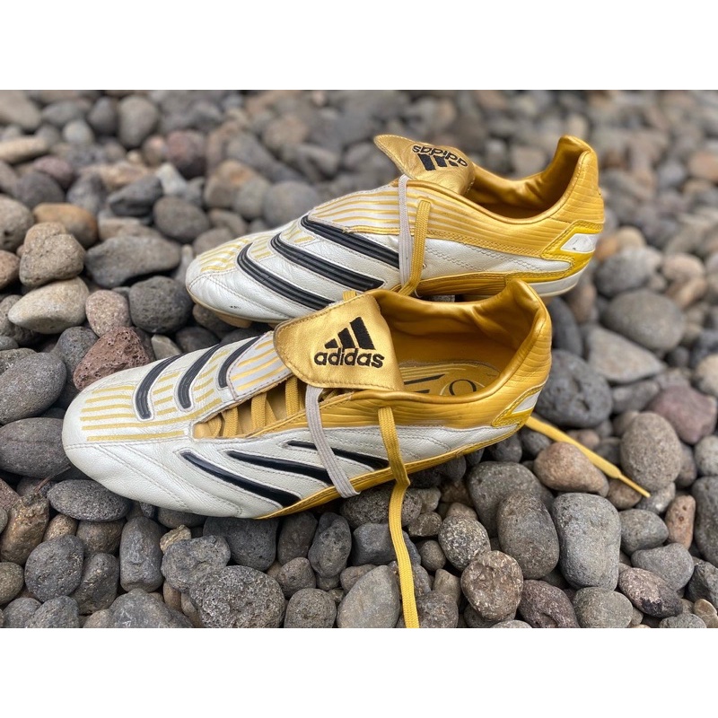 Sepatu bola ADIDAS PREDATOR ABSOLUTE GOLD