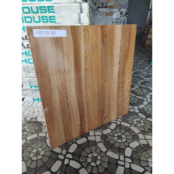 Keramik Lantai motif kayu 50×50 uno Forestra BN Pare Kediri