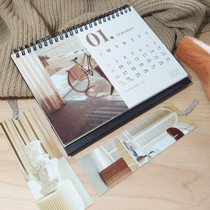 

Kalender Meja 2022 Modern Aesthetic Premium Horizontal / Desk Calendar