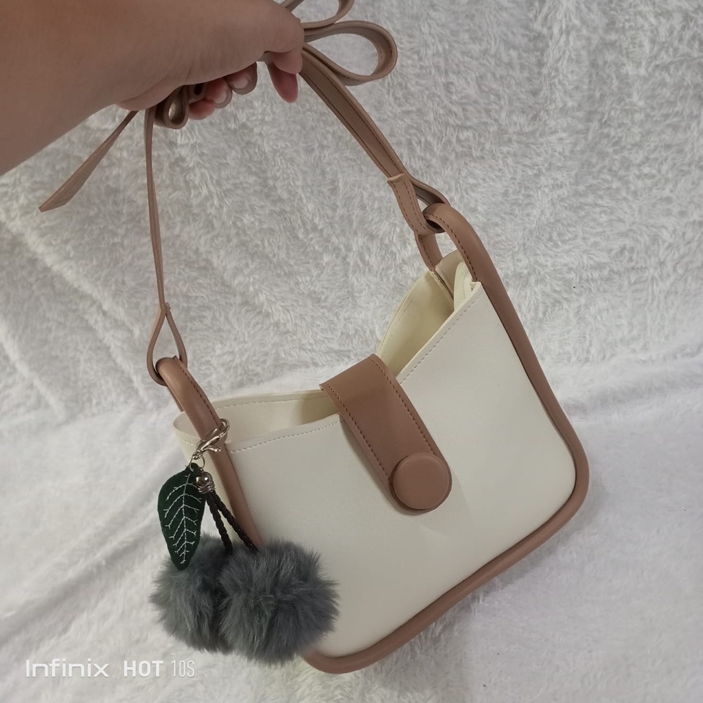 TAS WANITA TOTE BAG POM-POM KEKINIAN / TAS SHOULDER BAG WANITA POM-POM (TIDAK TERMASUK GANTUNGAN)