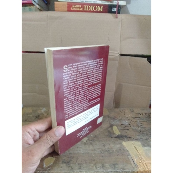 MENJELAJAH CAKRAWALA Kumpulan Karya Visioner Soedjatmoko