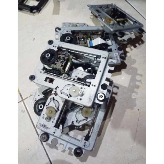 Mechanical sets DVD 2 unit DC motor 3-9V DC motor 1x optics detail pada gambar