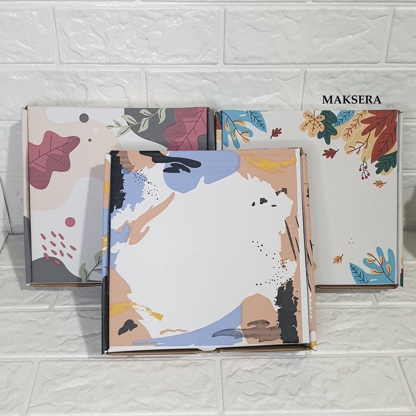 

BOX 21x21x5 - KARDUS PACKING / HAMPERS / KARDUS KEMASAN / KARDUS 21x21x5 CM / HAMPERS BOX / GIFT MOTIF