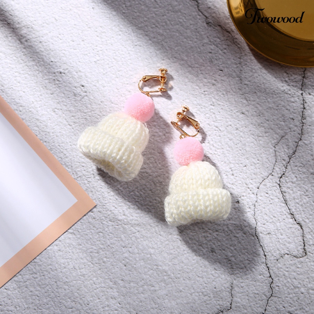 Anting Kait Model Juntai Desain Topi Beanie Pompom Untuk Wanita