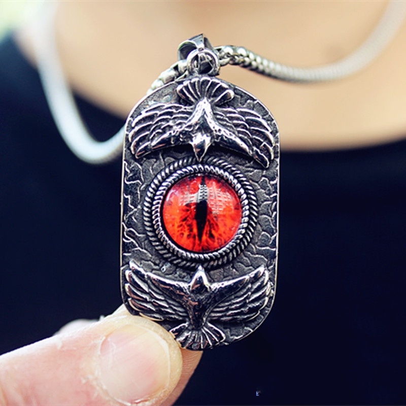 Kalung Liontin Mata Elang Merah Ukir Gaya Vintage Rock Untuk Pria