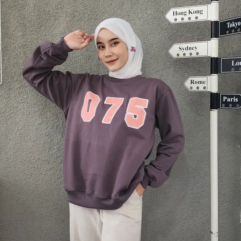 Crewneck Sweater Wanita 075 Basic Sweatshirt Oblong Simple