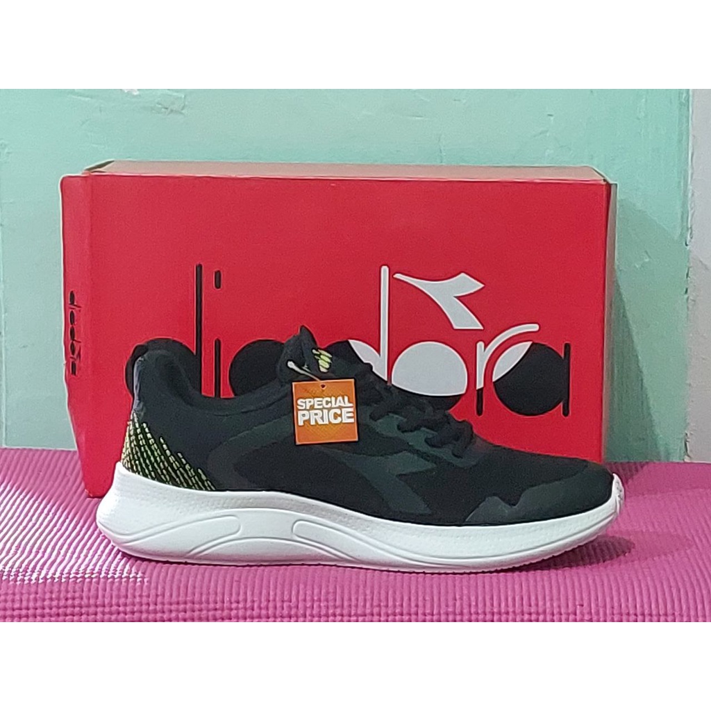 Sepatu lari pria hitam DIADORA EVA 100% Original