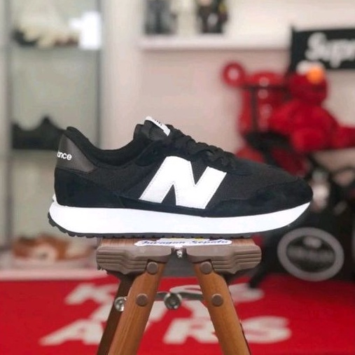 New Balance 237 &quot;Black White&quot;