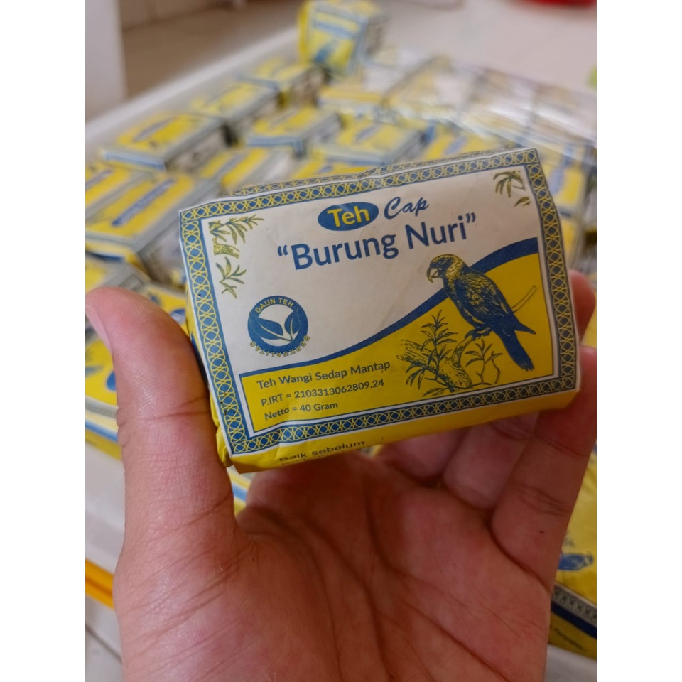 

TEH SOLO CAP BURUNG NURI KHAS JAWA WEDANGAN ANGKRINGAN WANGI SEDAP MANTAP