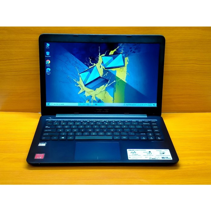 Asus Vivobook E14 E402WA AMD E2-6110/Ram 4GB/SSD 256GB/Like New