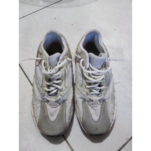 YEZZY 700 ANALOG SECOND/BEKAS