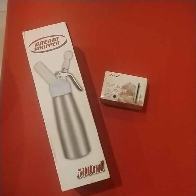 

Cream Whipper warna hitam + charger