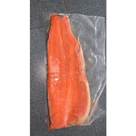 

salmon utuh fillet (BACA DESKRIPSI SBLM PESAN)