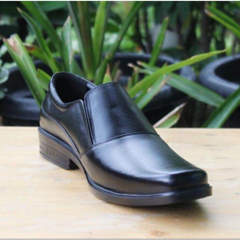 SEPATU PANTOFEL PRIA TERMURAH DAN TERLARIS, SEPATU FORMAL DAN SEPATU KERJA KANTORAN.