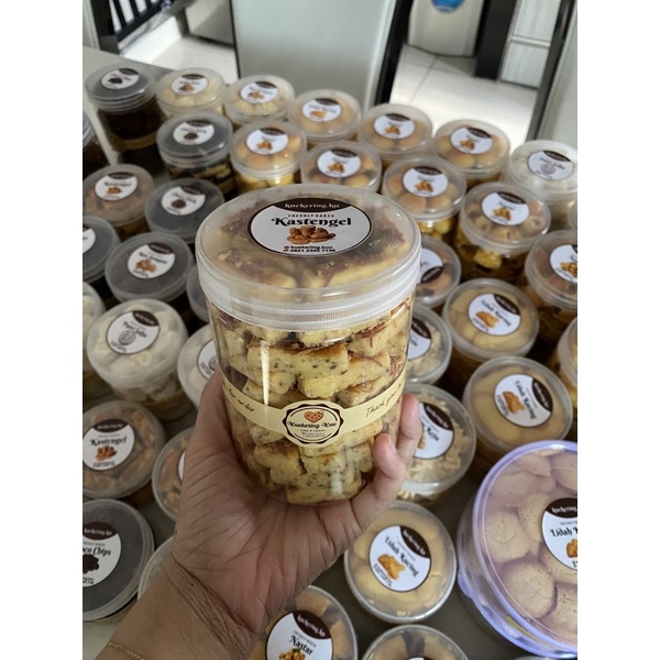 

kue kering keju castengel . toples 800ml/500gr