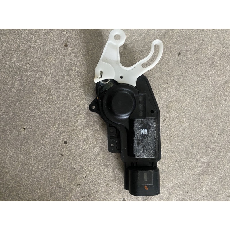 Motor doorlock door lock pintu bagasi innova inova