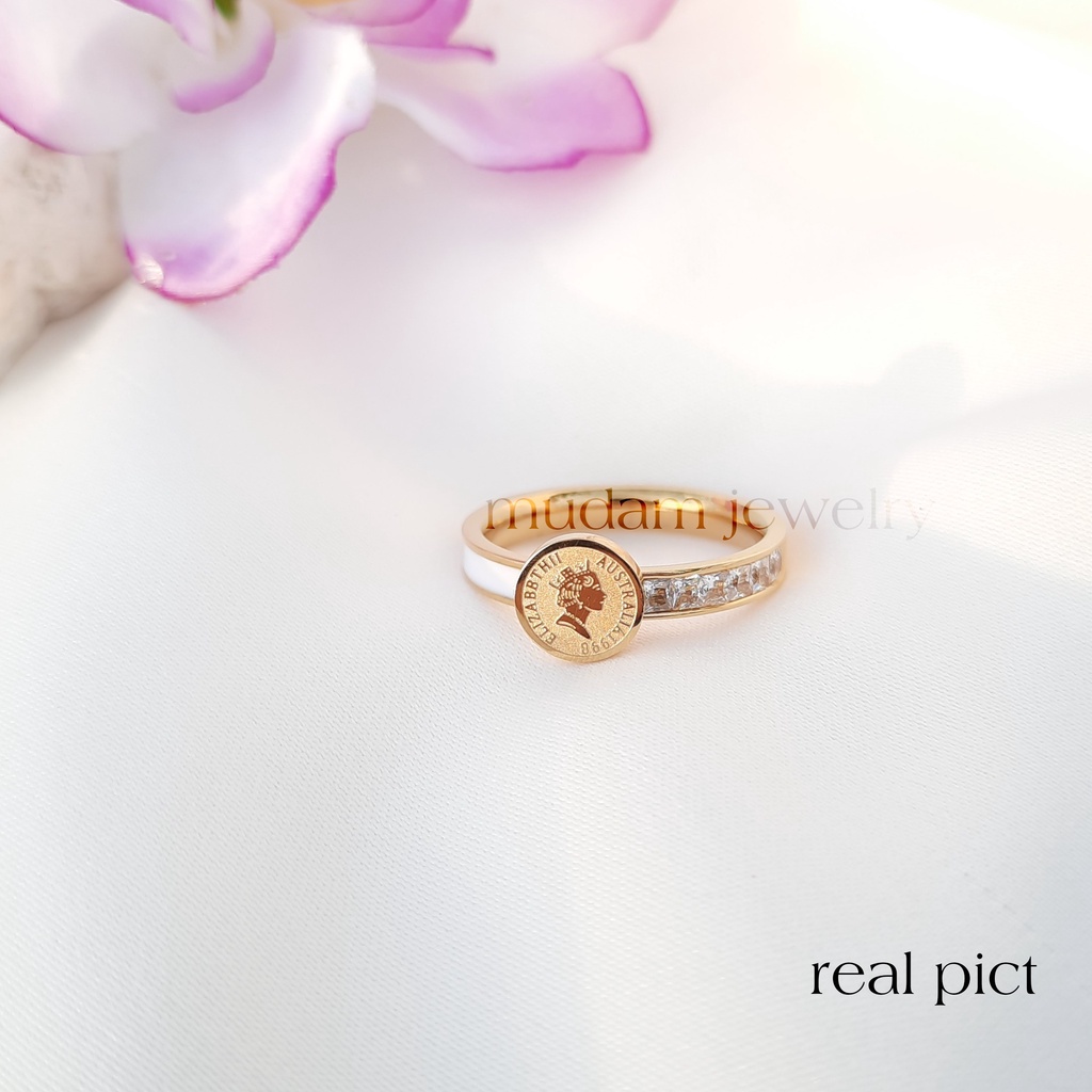 Cincin Model Koin Vintage Queen Diamonds Strip Putih Tersedia Warna Gold