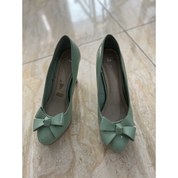 Clarks Heels size 5