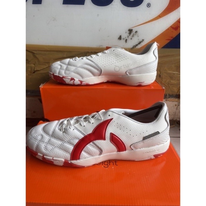 sepatu futsal ortus eight jogosala revolt