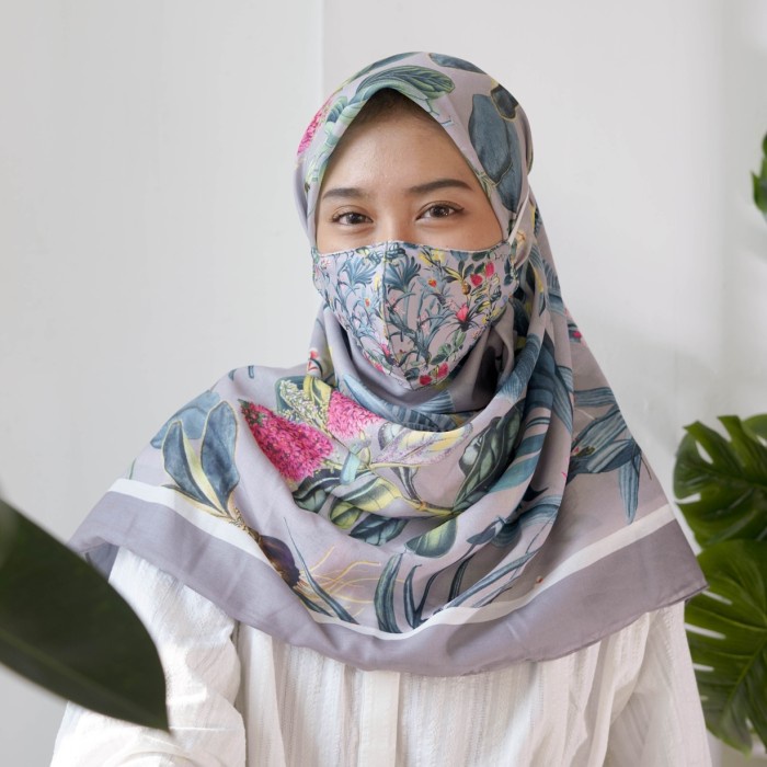 

(COD) Paket Hijab dan Masker 3 ply motif Anggrek Hutan Seruni Living - Abu-abu, Laser Cut