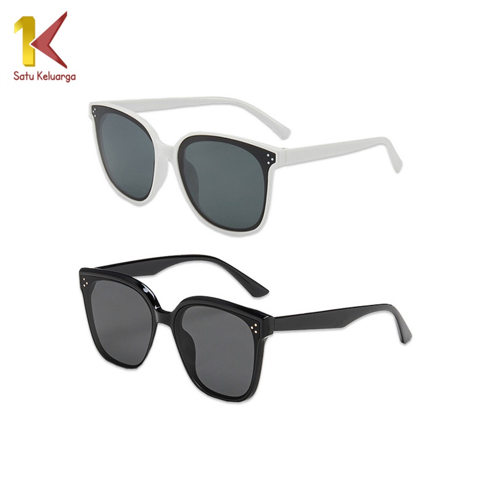Satu Keluarga Kacamata Hitam Unisex Pria Wanita C659 Kaca Mata Pantai Fashion Square Frame Gaya Retr