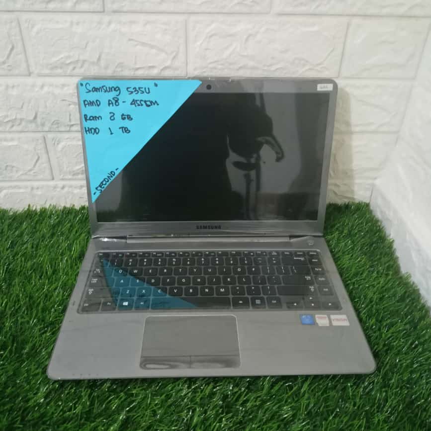SAMSUNG S35U AMD A8-4555M RAM 8GB HDD 1TB 14 INCH